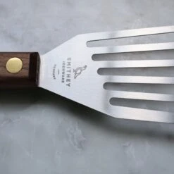 Smithey Ironware Spatula -Alfa Grill Shop OldHorizontalspat 540x f0ef6988 516d 45d4 8c7e 0934699b0f5a