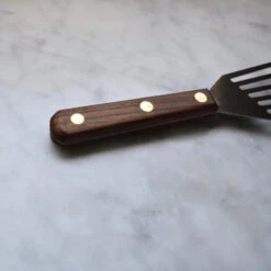 Smithey Ironware Spatula -Alfa Grill Shop OldSpat2 540x fa1e95dd 0be1 4ad2 b794 1e0c31e1420a